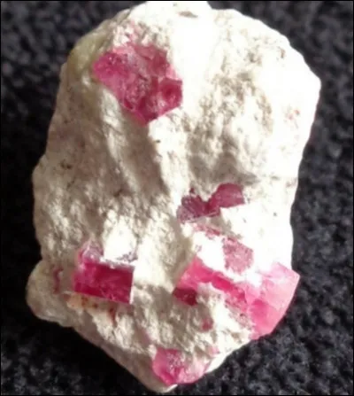 Quel est le nom de cette pierre précieuse ?