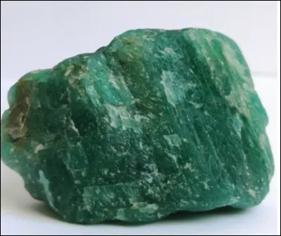 Quel est le nom de cette pierre précieuse ?