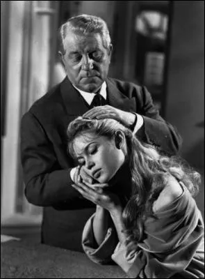 De quel film , qui réunit Gabin et Bardot, est tirée cette photo ?