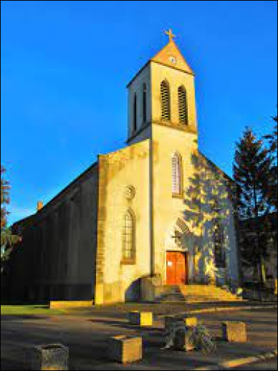 Notre balade démarre au pied de l'église Sainte-Thérèse, à Dommary-Baroncourt. Village lorrain, il se situe dans le département ...