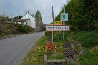 Nous sommes maintenant à l'entrée de Hon-Hergies. Village proche de la frontière belge, traversé par l'Hogneau, il se situe dans le département ...