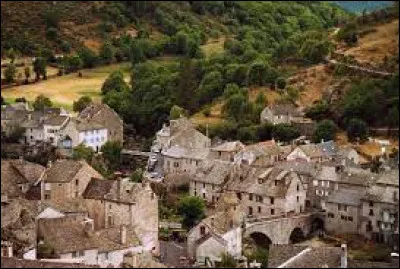 Commune d'Auvergne-Rhône-Alpes, incluse dans l'aire d'attraction Aurillacoise, Montvert se situe dans le département ...