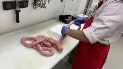 Quel nom donnait-on à l'artisan qui produisait des saucisses ?