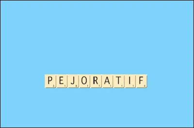 Qu'est-ce qu'une saucisse en langage péjoratif ?