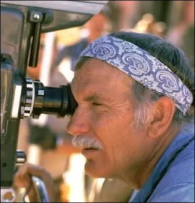 Qui est ce cinéaste, réalisateur du film ''Les Chiens de paille'' de 1971 ?