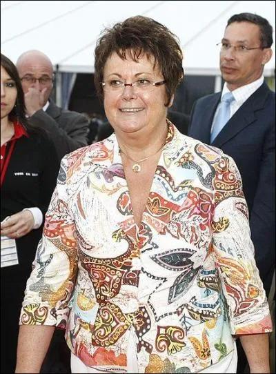 Pour quelle mission Christine Boutin percevait-elle 9 500  par mois, qu'elle a abandonns ?