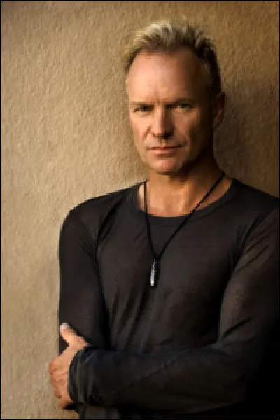 De quel instrument le chanteur Sting jouait-il dans le groupe The Police ?
