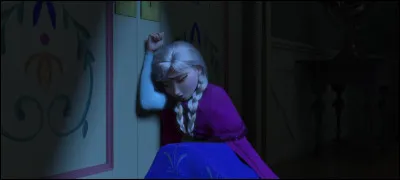 Anna a enfin retrouvé sa sur. Mais celle-ci, énervée, l'a blessée. Où ça ?