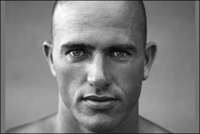 Dans quelle discipline s'est illustré l'américain Kelly Slater ?