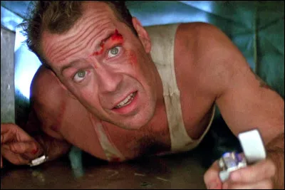 Quel acteur incarne John McClane dans la saga de film "Die Hard" ?