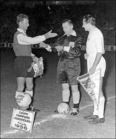 Quelles sont les 2 premières équipes à avoir joué une finale de coupe européenne ?