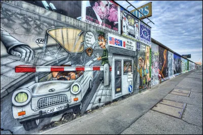 Qui est le premier artiste &agrave; peindre sur l�ancien mur de Berlin ?