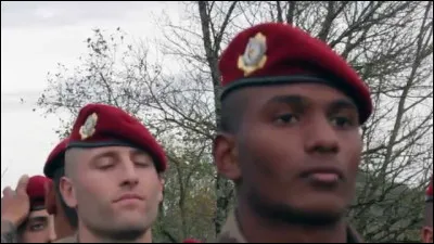 Quelle est la devise de tous les régiments parachutistes français ?