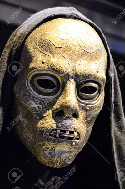 Un mangemort se dresse devant toi. Que fais-tu ?