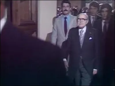 À chaque nouvelle élection, le doyen des députés fait un discours. À quel célèbre député et entrepreneur français est revenu plusieurs fois ce privilège ?