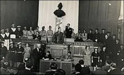 Quel fut l'un des premiers rôles de l'Assemblée nationale lors de la création de la 5e République en 1958 ?