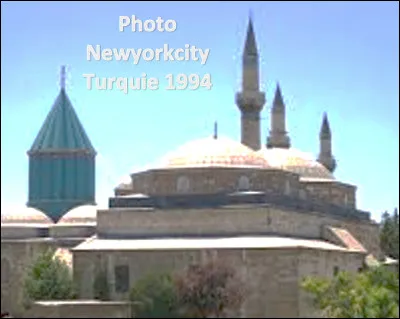 Quelle est cette ville en K de Turquie, préfecture de la province du même nom, cité des derviches tourneurs, un ordre musulman soufi fondé au XIIIe siècle ?