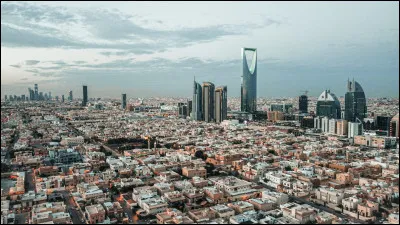 Quelle est cette ville en R, capitale et ville la plus peuplée d'Arabie Saoudite ?