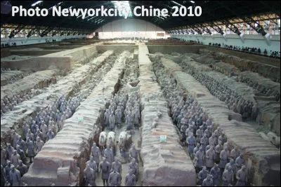 Quelle est cette ville en X, capitale de la province du Shaanxi en Chine, ancienne capitale du pays, célèbre mondialement pour son mausolée de l'empereur Qin et son armée de 6 000 guerriers et chevaux en terre cuite ?