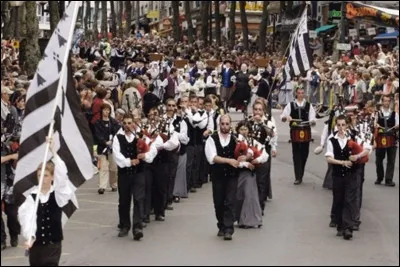 Le ''FIL'' est labréviativement du ''Festival interceltique'' de quelle ville ?