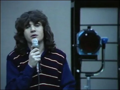 Quelle actrice apparaît dans le clip "Sauver l'amour" sorti en 1986 quelques semaines après la mort de Daniel Balavoine ?