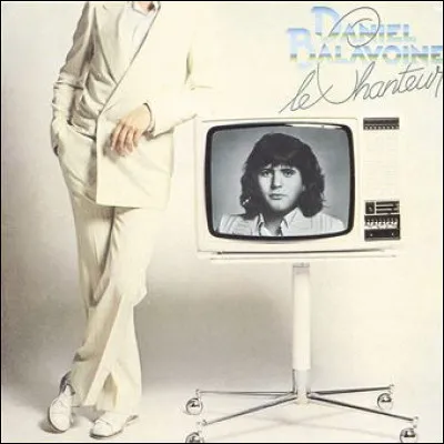 "J'me présente je m'appelle…." Sous quel nom se fait-il appeler dans sa chanson "Le Chanteur" ?