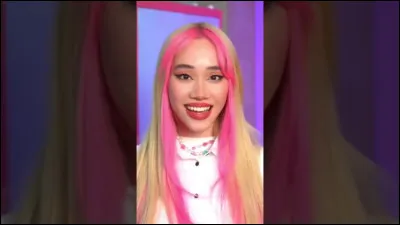 De quelle couleur sont les mèches que Chana s'est fait faire ? (Juin 2023)