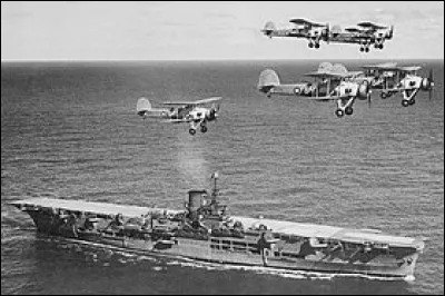 Quel est le nom du porte-avions de la Royal Navy qui fut coulé par le sous-marin allemand U-81 le 14 novembre 1941 ?