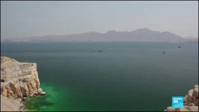 Quel est le détroit qui relie le golfe Persique à la mer d'Oman ?