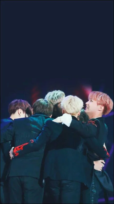 Quel est le premier membre ayant entamé son service militaire ?