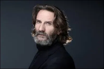 Qui est cet écrivain, critique littéraire, scénariste, animateur de télévision et réalisateur français, auteur de cette citation : ''La vie est une suite de jeux télévisés : d'abord "tournez manège", puis "la roue de la fortune" et si tout se passe bien "le juste prix." ?