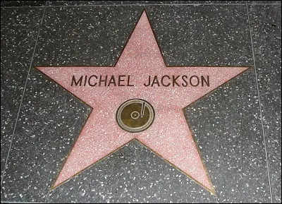 Où se trouve cette plaque commémorative de Michael Jackson ?