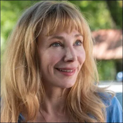 Qui est cette actrice qui tient le r&ocirc;le principal dans le film ''Les Yeux jaunes des crocodiles'' ?