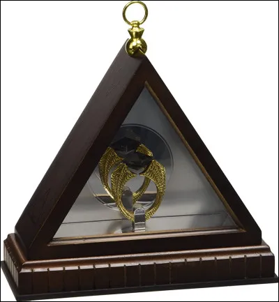 Dans ''Harry Potter 6'' (le livre), où Dumbledore trouve-t-il la bague de Gaunt ?