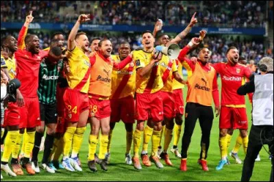 A l'inverse certains clubs ne sont restés qu'une seule saison en Ligue 2 : c'est le cas de celui-ci, relégué en 2008 et qui, à l'issue de la saison 2008-2009, retrouve la Ligue 1 avant de connaitre deux autres relégations, de passer au total 9 saisons en L2 depuis 2001 de retrouver la Ligue 1 en 2020 avec davantage de succès :