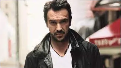 Qui a chanté "Sur la route" ?