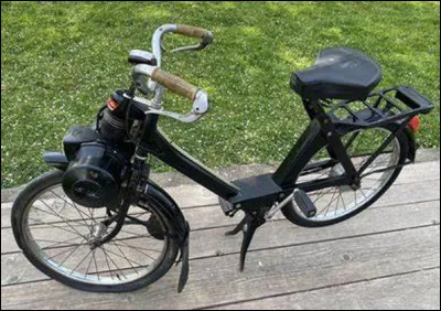 Quel est ce type de véhicule motorisé avec un moteur monocylindre à galet, léger, rustique, économique produit de 1946 à 1988 ?