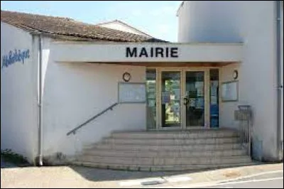 Je vous emmène en Nouvelle-Aquitaine, à La Grève-sur-Mignon. Commune de l'aire d'attarction Rochelaise, elle se situe dans le département ...