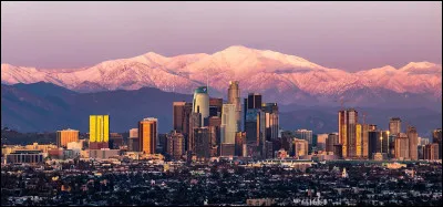 Quelle est cette ville, la plus grande et la plus célèbre de l'État de Californie aux États-Unis dont le surnom est "la cité des Anges" ?