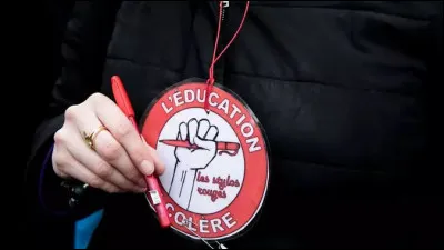 Avec un tel succès, le stylo à bille est depuis longtemps, sur le marché, [...complétez !...] qu'un crayon à papier de marque !