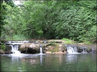 "Le Gland" est un affluent du Rhône du 01, donc de quel département ?