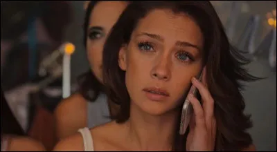 Voici Camila. Comment s'appelle la série Netflix dans laquelle cette jeune femme apparaît ?