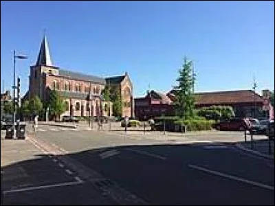 Un petit tour dans le Nord-Pas-de-Calais, ça vous dit ? C'est chose faite avec cette visite de Roncq. Ville de la métropole Lilloise, où fut ouvert le premier hypermarché Auchan de France en 1961, elle se situe dans le département ...