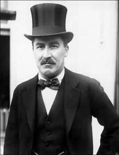 Quel pharaon associe-t-on à Howard Carter ?