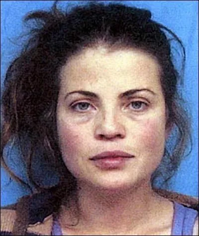 Pour quelle raison Yasmine Bleeth s'est-elle retrouve en prison ?