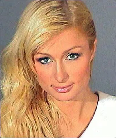 Pour quelle raison Paris Hilton s'est-elle retrouve en prison ?
