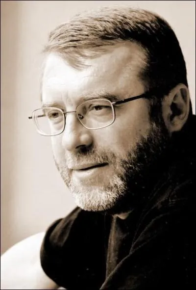 Dramaturge, pote et journaliste (RFI), auteur de 'Petits boulots pour vieux clowns' ou de'L'histoire du communisme raconte aux malades mentaux'. C'est :