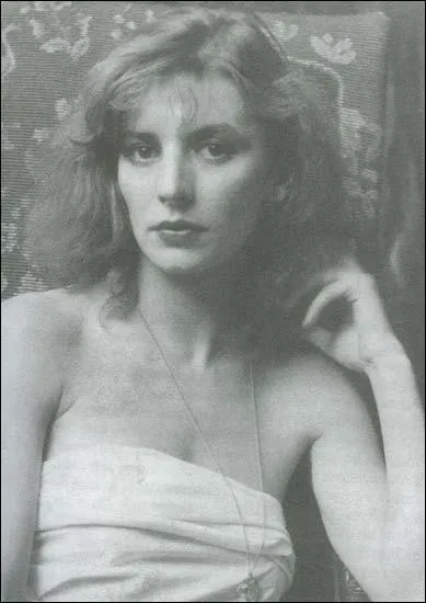 Pote et actrice (ne en 1950), auteure du volume 'Hiver clinique'; de nombreux rles dans des films tels : 'Pullman paradis' et 'Mensonge'. C'est :