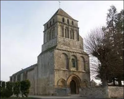 Commune néo-aquitaine, dans l'arrondissement de Niort, Clussais-la-Pommeraie se situe dans le département ...