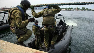Où se situe l'école des fusiliers marins ?